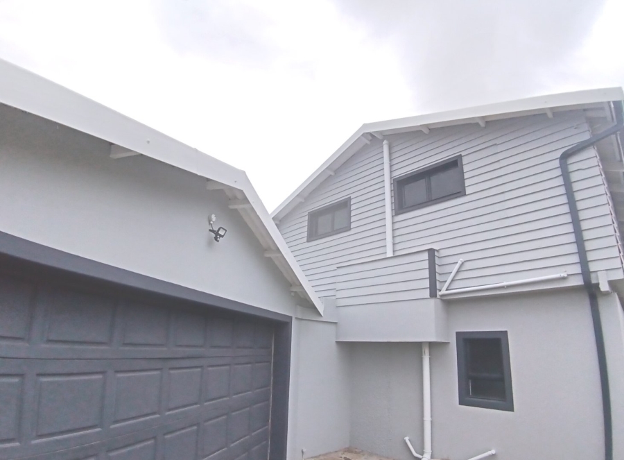 5 Bedroom Property for Sale in Fraaiuitsig Western Cape